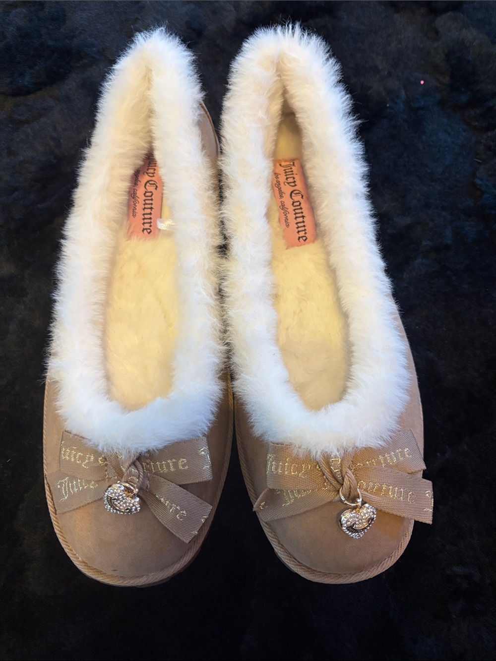 VIRAL Juicy Couture Tan Ballet Slippers with White Faux-Fur Trim and Heart Charm